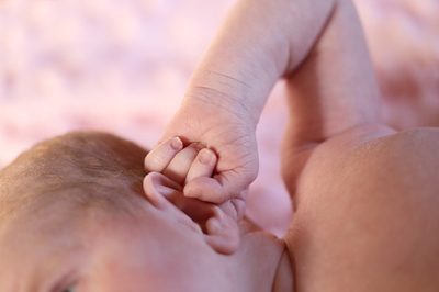 new-born-baby-1863964_400.jpg